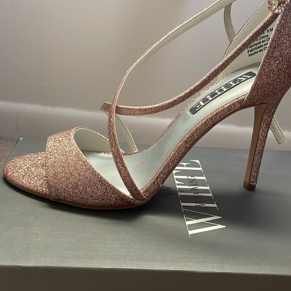 White by Vera Wang Rose Gold Heels size 9. NIB - Picture 2 of 5